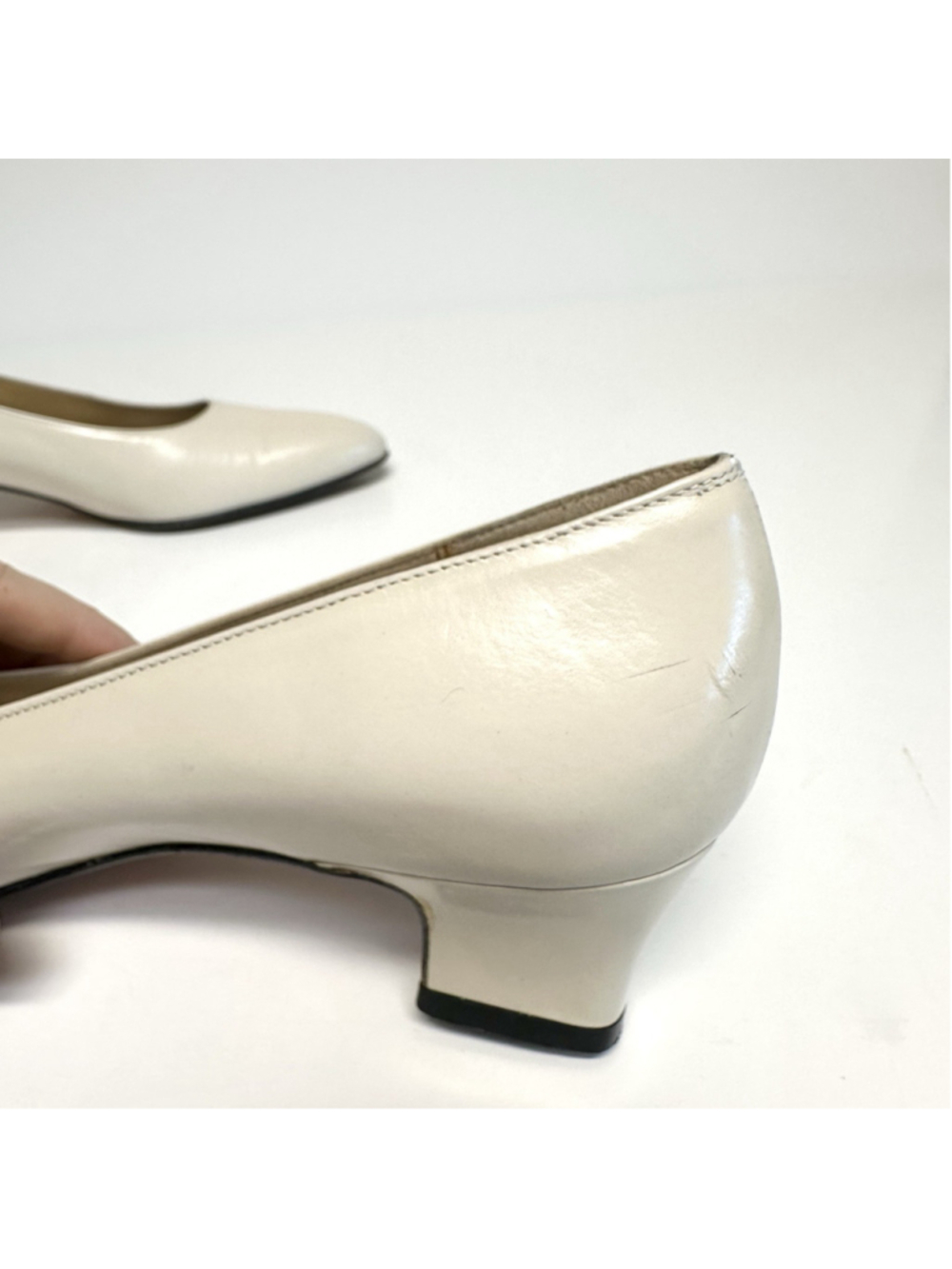 Vtg Salvatore Ferragamo Cream Leather Low Heel Pumps W Size 6.5 AAAA Narrow - Picture 8 of 16